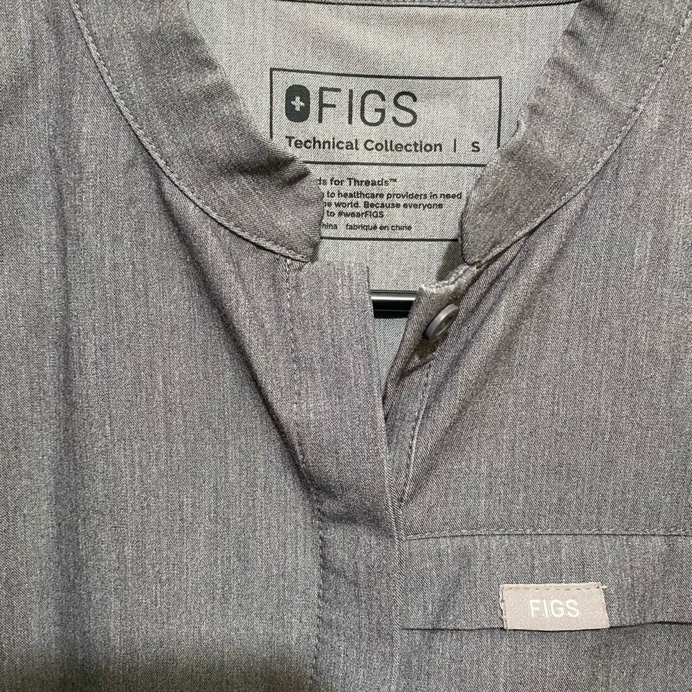 Women’s Graphite Celemu - Scrub Top